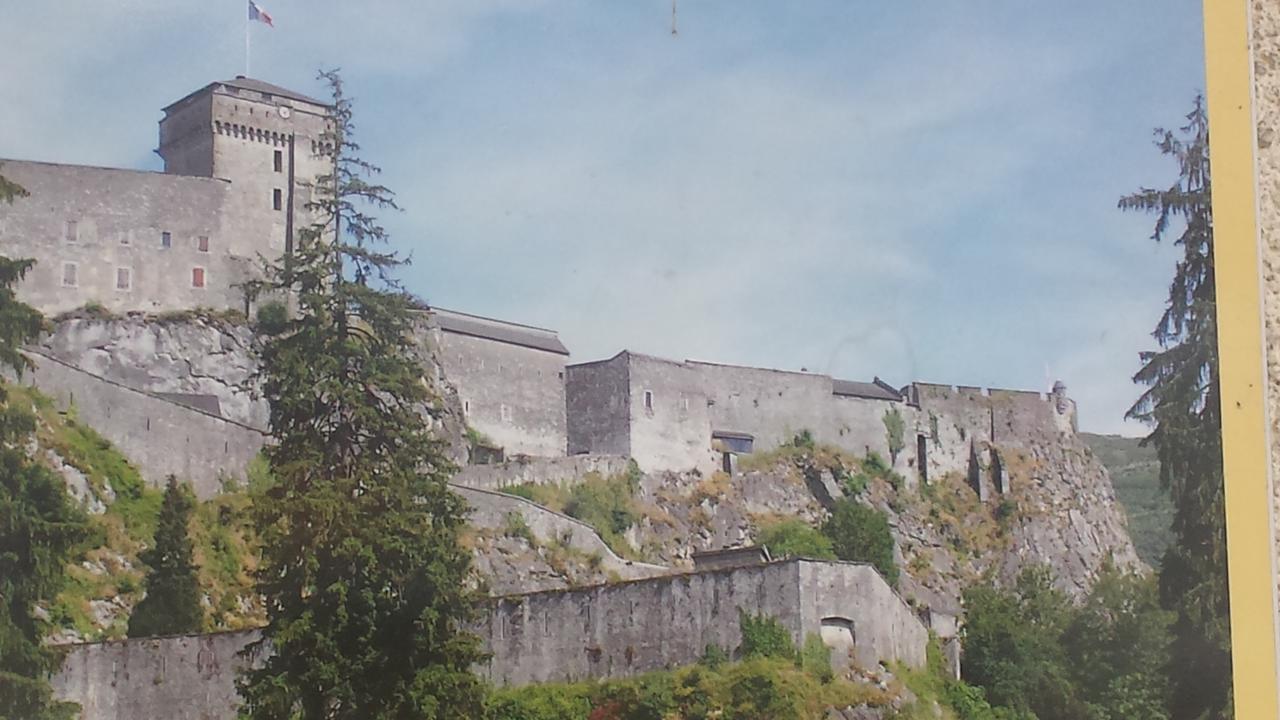 Du Château 2*